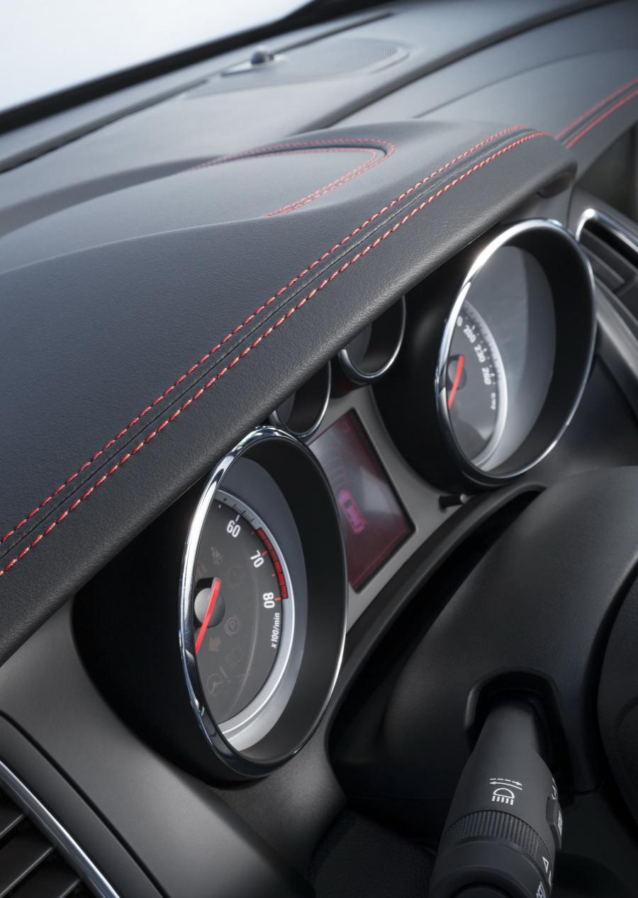 Панель приборов Opel Cascada Supreme 2016 года  (фото 5 из 7)